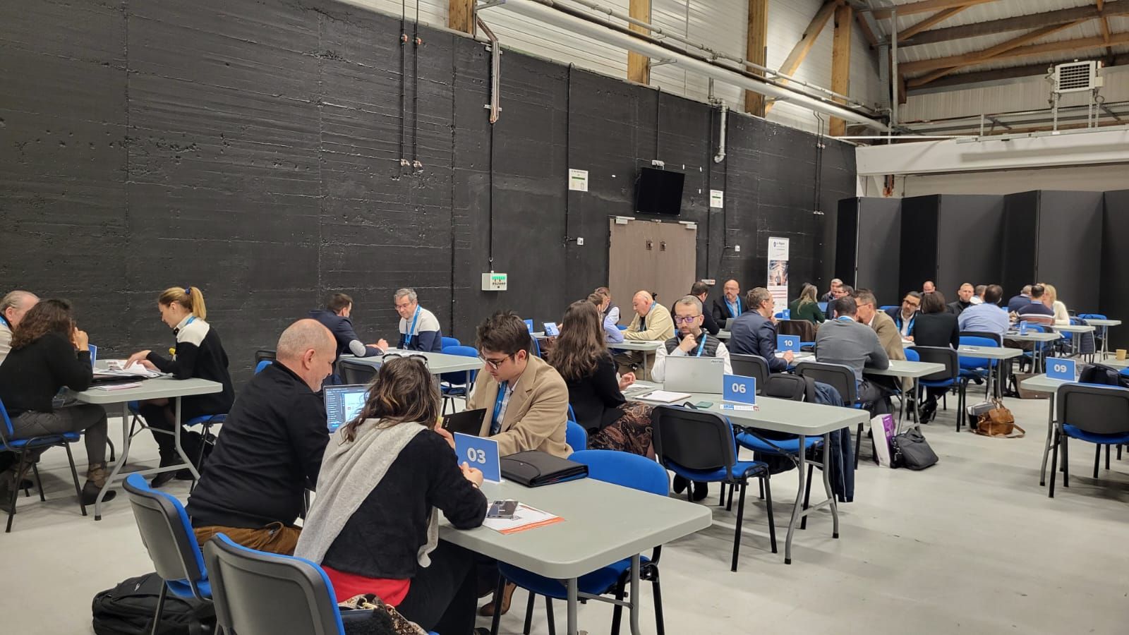 La région Auvergne Rhône-Alpes transforme ses industriels en partenaires d'affaires